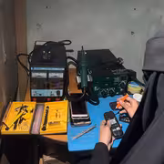 أبين افتتاح أول محل لصيانة وبرمجة الهواتف بكادر نسائي في مدينة جعار