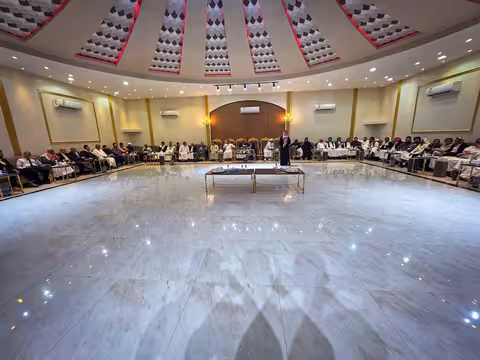 محافظ العاصمة عدن يستضيف لقاء موسعاً بحضور رئيس الوزراء وعدد من القيادات