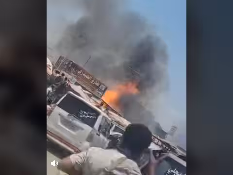 حريق وانفجارات في محل ألعاب نارية بسوق الفيوش بلحج