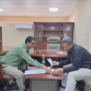 محافظ لحج مراد الحالمي يناقش مدير عام الصحة إطلاق حملة رش ضبابي ورذاذي لمكافحة البعوض في الحوطة وتبن