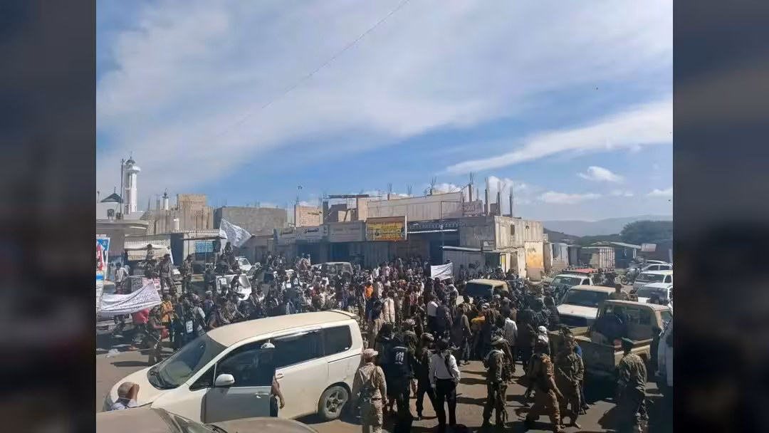 احتشاد شعبي في الضالع للمطالبة بسرعة تنفيذ القصاص في قضية مقتل الشاب علي فارس