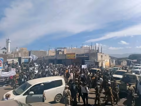 احتشاد شعبي في الضالع للمطالبة بسرعة تنفيذ القصاص في قضية مقتل الشاب علي فارس