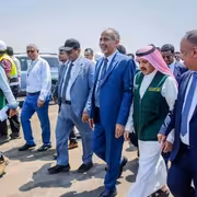 عضو مجلس القيادة محمود أحمد سالم الصبيحي يتفقد سير العمل في وزارة النقل وميناء المعلا ومطار عدن الدولي