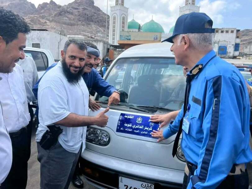 عدن تدشن مرحلة جديدة لتنظيم نقل الركاب وتحديد خطوط سير الباصات